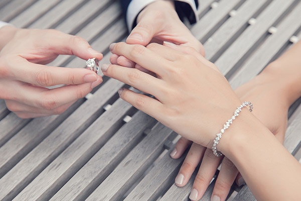 Anillos de compromiso baratos en Los Angeles