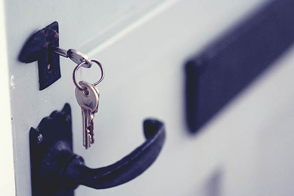 Get duplicate keys quickly at El Faro Plaza in Los Angeles. We offer affordable key cutting services with fast turnaround for home, car, locker, and padlock keys.